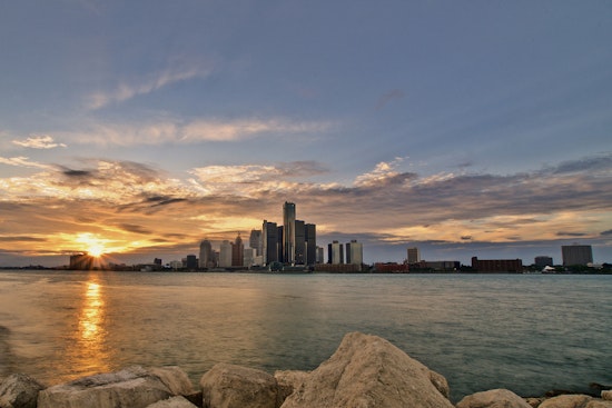 Top Detroit news: Man walks into PD, threatens to kill officers; man shot walking down street; more