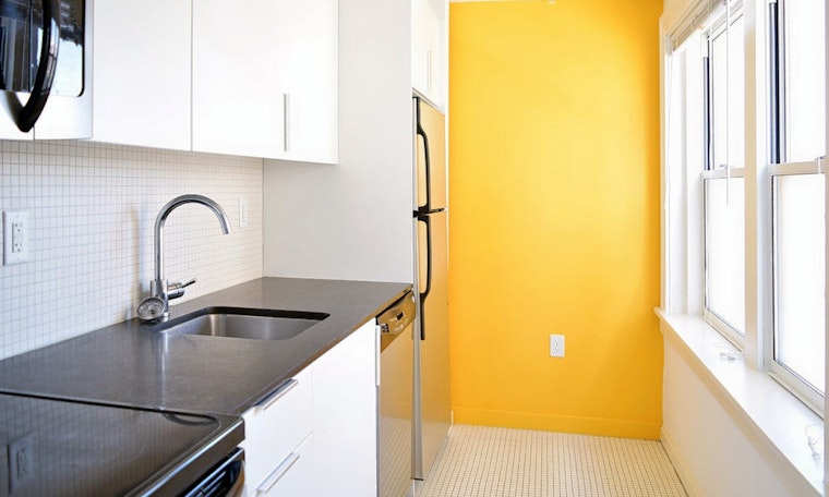 What will $800 rent you in Hanover Place, right now?