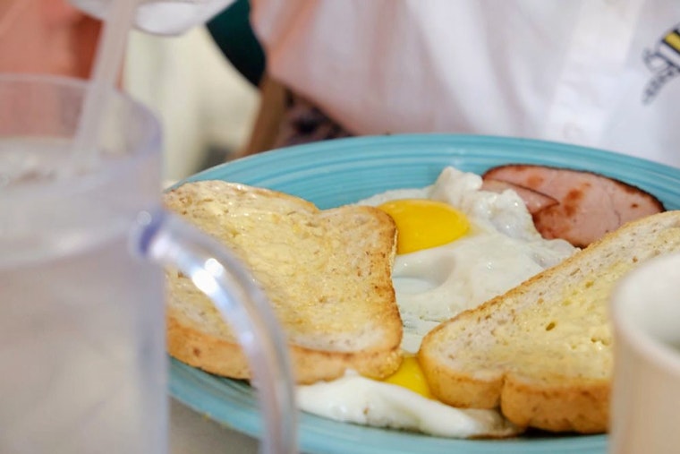 Explore 4 favorite low-priced diners in Pittsburgh