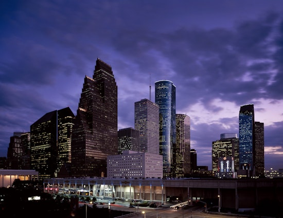 Top Houston news: 'Wobbly wheel' scammers busted; shooting suspect shoots himself; more