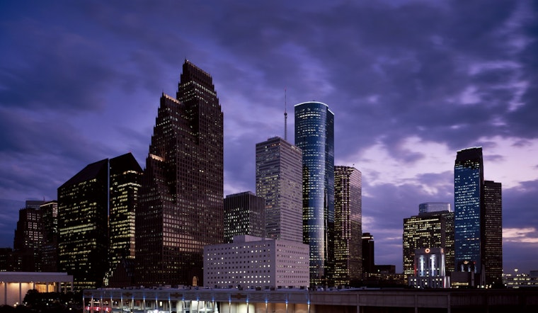 Top Houston news: 'Wobbly wheel' scammers busted; shooting suspect shoots himself; more