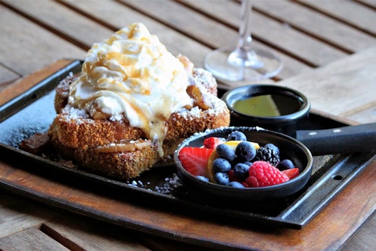 Explore the 5 most popular spots in Las Vegas's The Lakes neighborhood