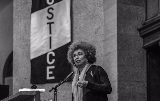 Angela Davis & Johanna Fenandez lecture and excerpts from the book "Mumia Abu-Jamal: Wr...