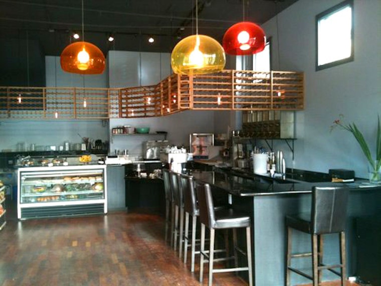 Brazen Robbery Thwarted at Cafe Divis