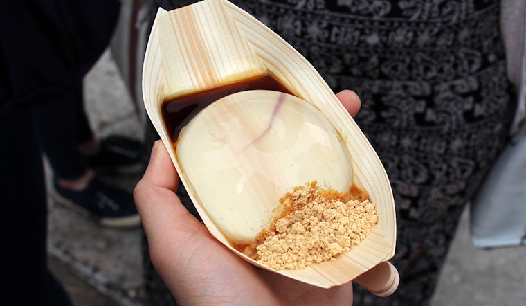 Tôi Đã Thử Bánh Raindrop Và Đây Là Hương Vị Của Nó!