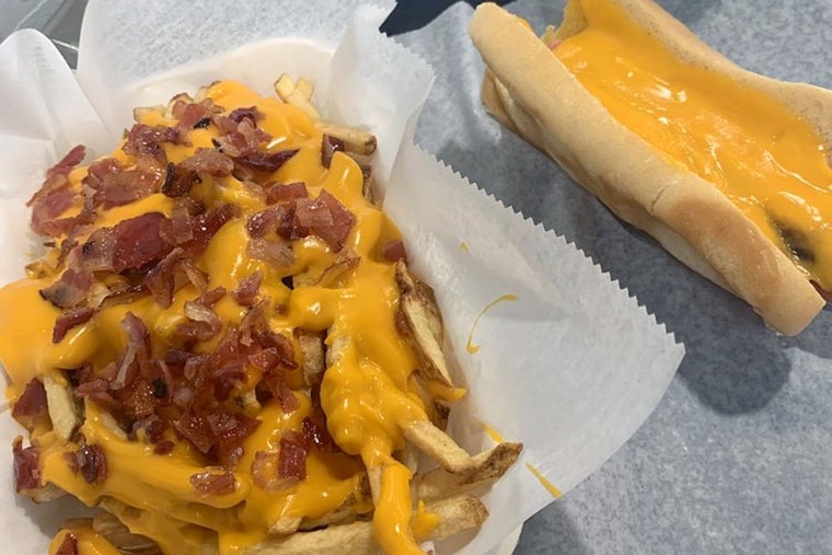 Find hot dogs and more at Squirrel Hill South's new Frankie Bunz