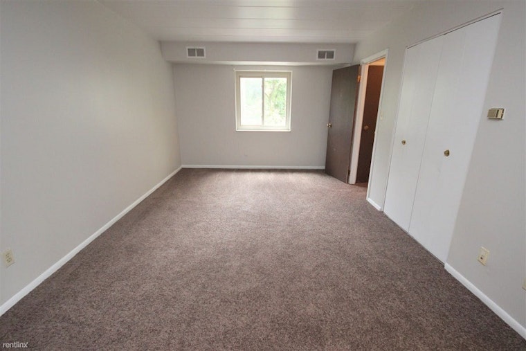 What will $900 rent you in North Oakland, today?