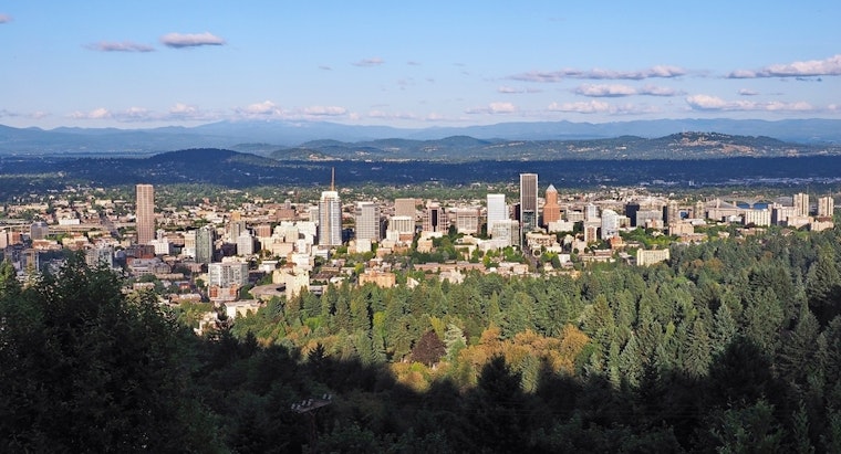 Top Portland news: Firefighters do their best to beat the heat; flight diverted to PDX; more