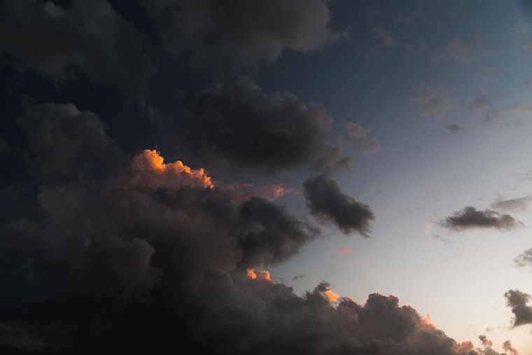 Expect warm temperatures, then light rainfall ahead in Kansas City