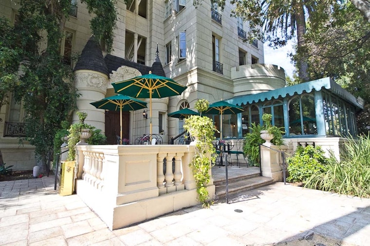 Vice City Guide: Drink at Renaissance Restaurant
