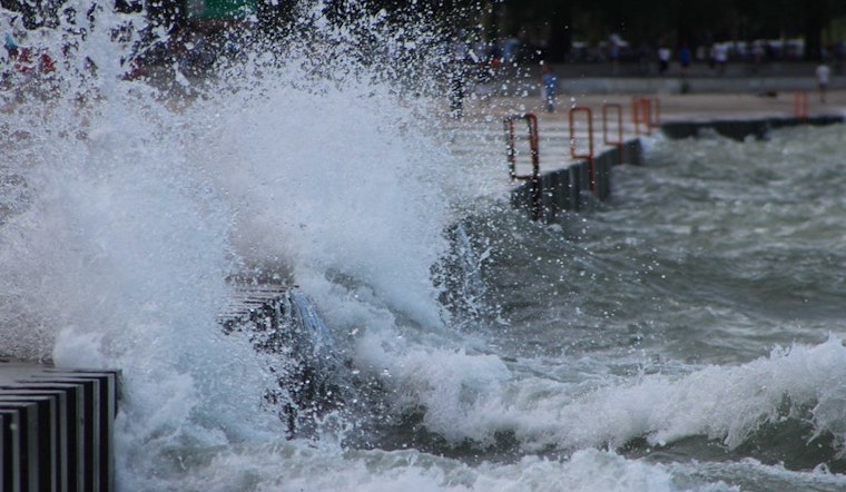 Top Chicago news: High waves close lakefront trail; Walgreens shoplifter fatally shot; more