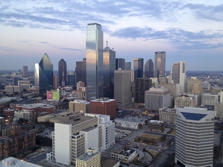 Top Dallas news: PD search for suspect in robbery at gunpoint; 'Shingle Mountain' coming down; more