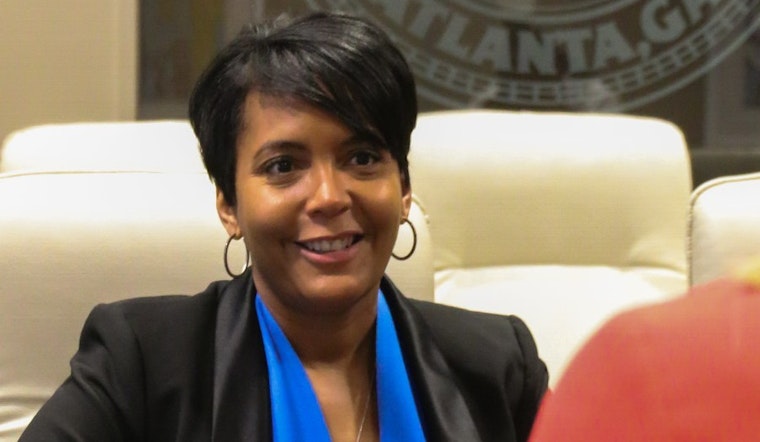 Top Atlanta news: Mayor calls for less focus on scandal; robbery prompts eatery to go cashless; more