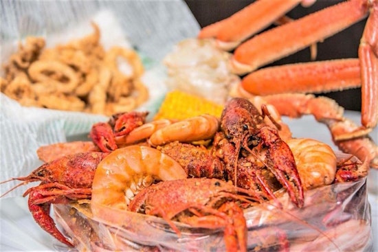 New Cajun/Creole spot The Juicy Seafood debuts in Aurora