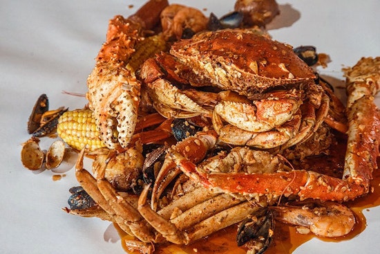 Explore the 5 top spots in Columbus's Olentangy Commons neighborhood