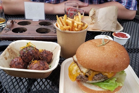 New Fremont gastropub S/T Hooligans opens its doors