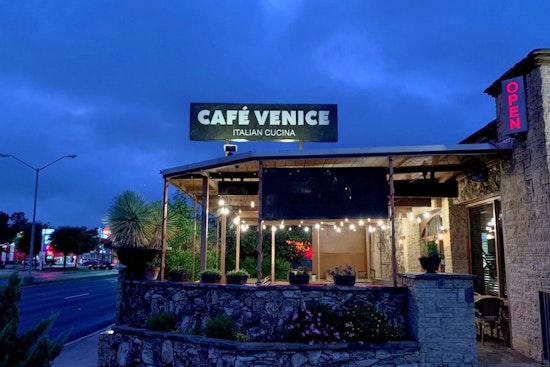 New Oak Lawn Italian spot Café Venice opens its doors