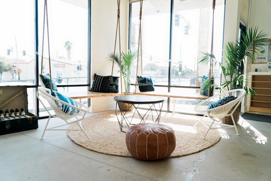 New Yoga Spot 'Modo Yoga' Now Open In Venice