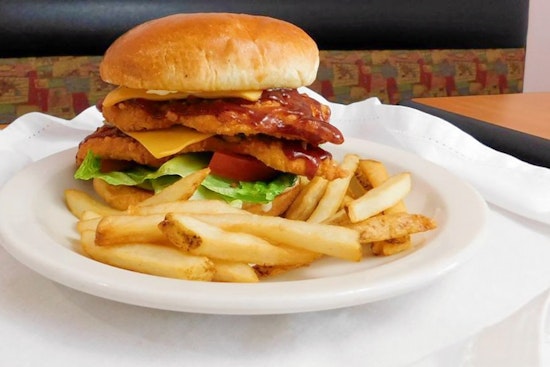 HFC Halal Fried Chicken and Seafood makes West Rogers Park debut with comfort food and more