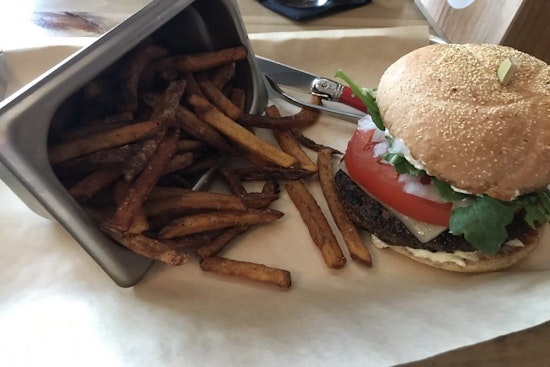 New American spot Brewer’s Kitchen opens its doors in North Hyde Park