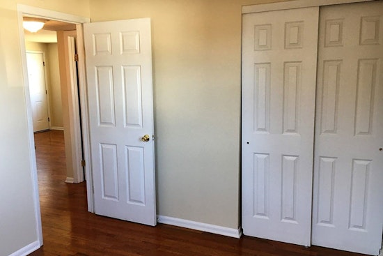 What will $800 rent you in North Linden, right now?