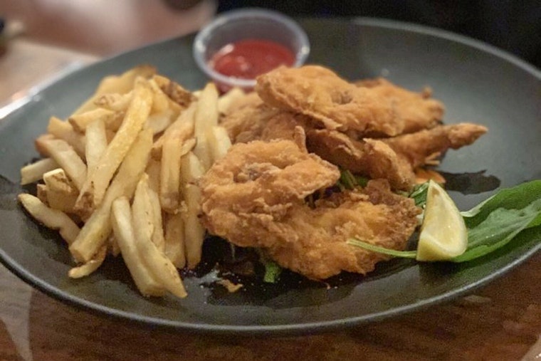 New Midtown seafood spot Saltwater Crab opens its doors
