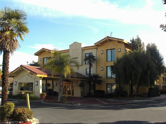 Top Stockton news: Homicide suspect apprehended at hotel; man dies after shot, crashing car; more