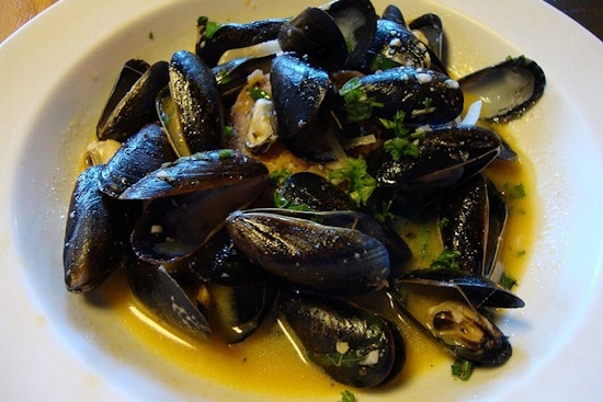 Here are Aurora's top 4 seafood spots