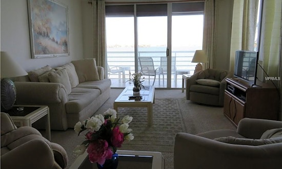 The most inexpensive apartment rentals in Isla Del Sol, Saint Petersburg