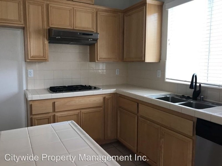 Renting in Bakersfield: What will $1,700 get you?