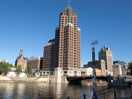 Top Milwaukee news: Worker electrocuted at abandoned mall; ex-NBA star's luxury home in foreclosure