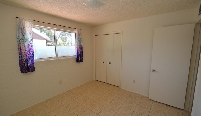 What will $700 rent you in Keeling, this month?