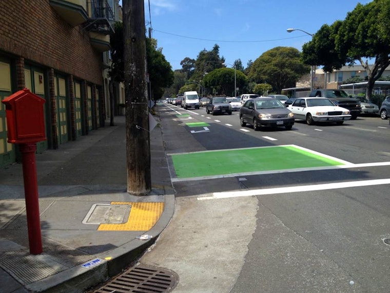 Voilà: Oak Street Gets a Bike Lane