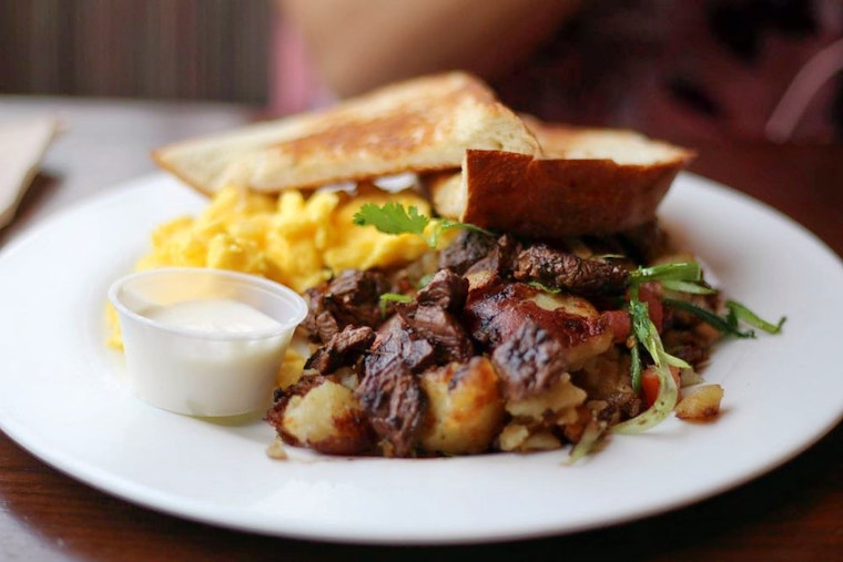 Explore the 5 top spots in San Diego's Mission Beach neighborhood