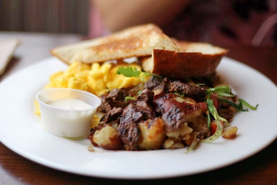 Explore the 5 top spots in San Diego's Mission Beach neighborhood