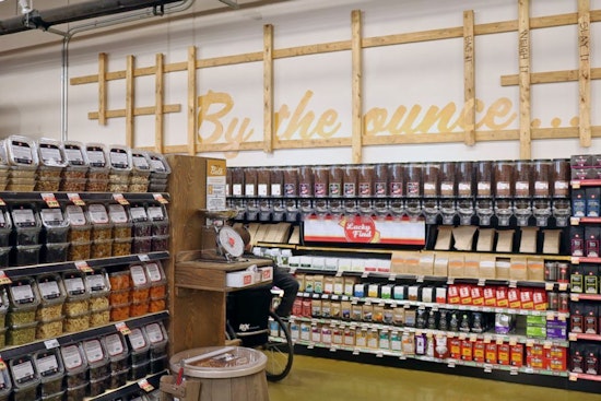 Lucky's Market opens new location in Colonial Town Center