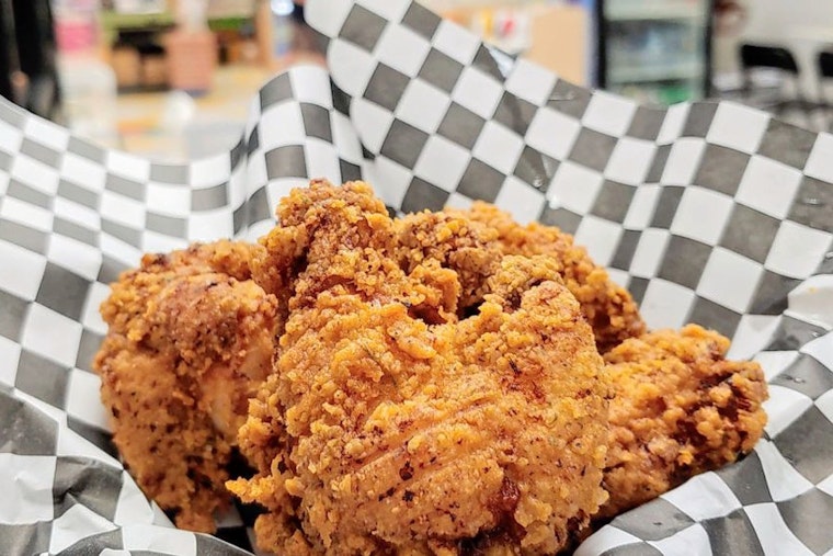 Find chicken wings and more at Lake Balboa's new Bene Chicken Cafe