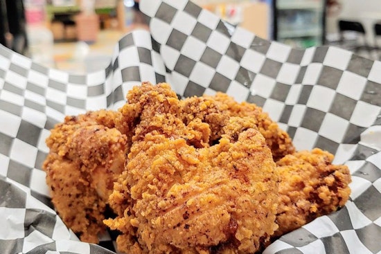 Find chicken wings and more at Lake Balboa's new Bene Chicken Cafe
