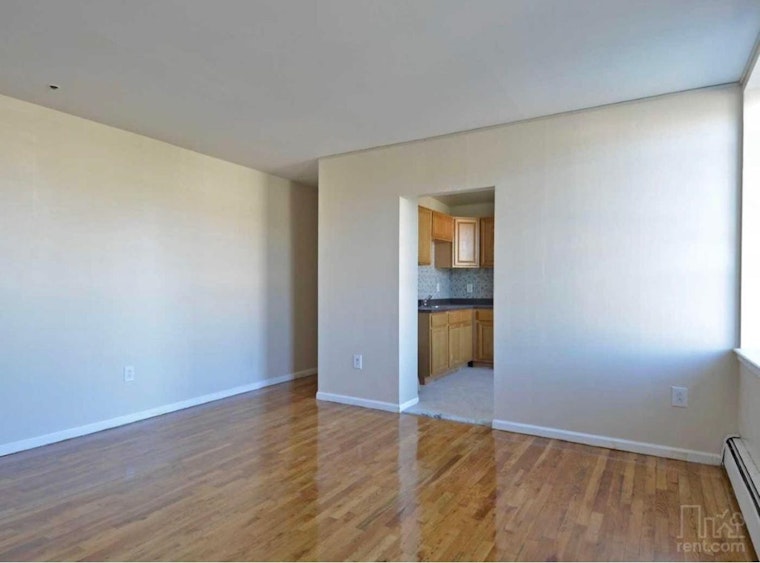 What will $1,250 rent you in Upper Clinton Hill, this month?
