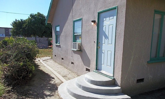 What will $800 rent you in Oleander Sunset, right now?