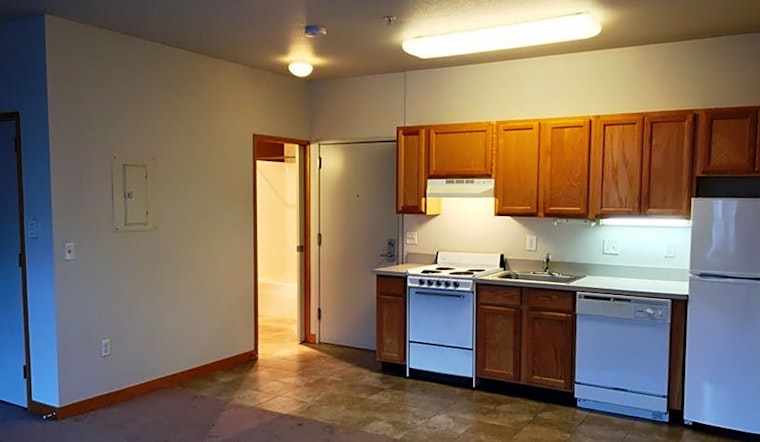 What will $1,100 rent you in Goose Hollow, this month?