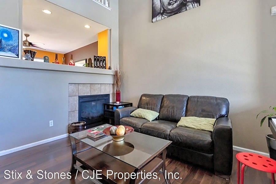 Apartments for rent in Aurora What will 2,500 get you?