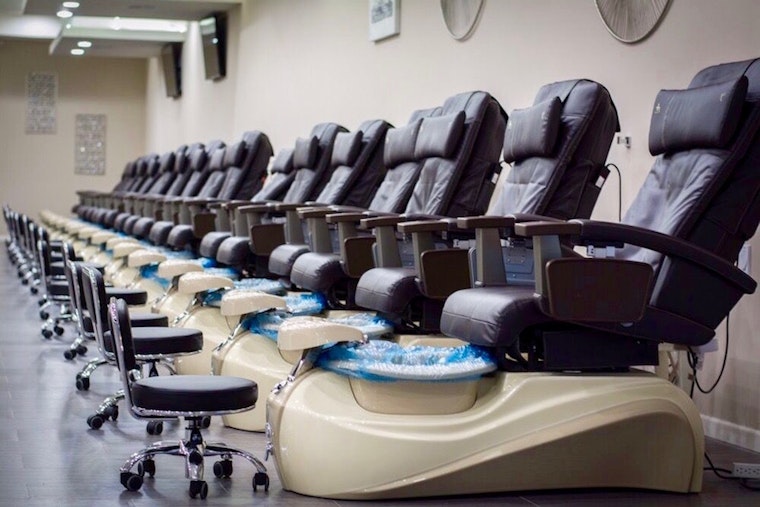 Need a manicure? Here are Arlington's 5 best nail salons