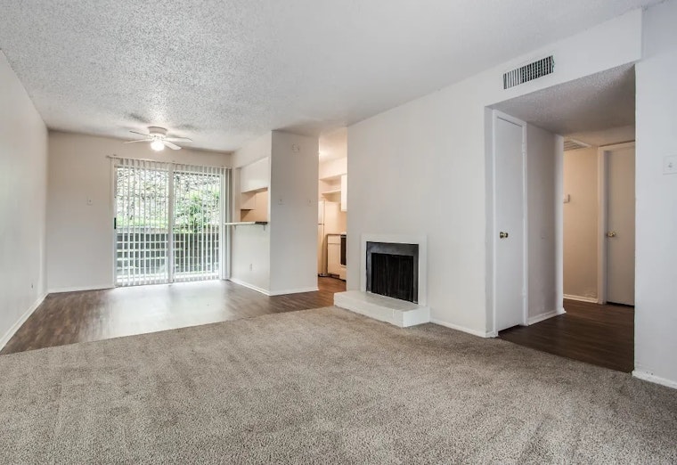 What will $900 rent you in Woodhaven, right now?
