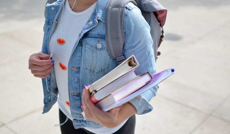 Top Chicago news: Students, parents say HS dress code discriminates; child found unresponsive; more