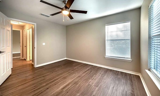 What apartments will $1,600 rent you in Beach Haven, this month?