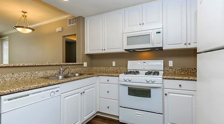What apartments will $1,600 rent you in La Sierra, this month?