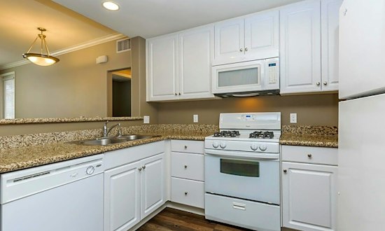What apartments will $1,600 rent you in La Sierra, this month?