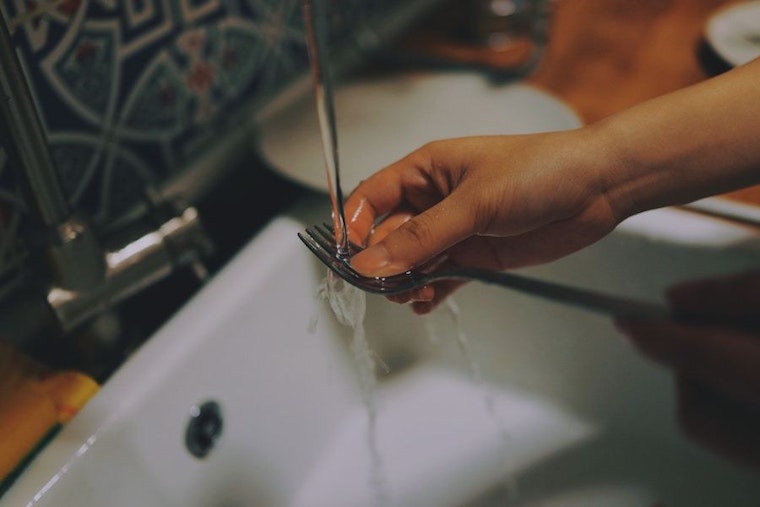 Top Chicago news: Running taps for 3 minutes raises lead levels, tests show; window washer rescued