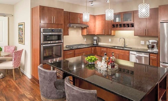 What apartments will $1,900 rent you in Marcy Holmes, today?